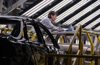 В России бывший завод Volkswagen начал выпускать другие автомобили