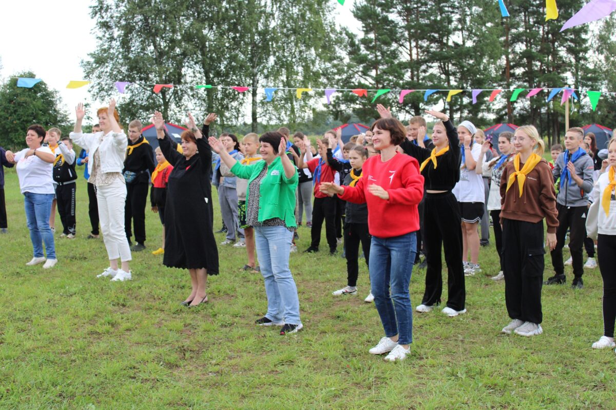 Под Вышним Волочком открыли патриотический лагерь