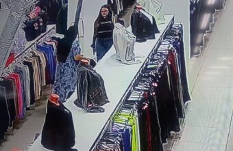 В Тверской области три воровки попали на камеры В Тверской области три воровки попали на камеры