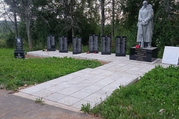 В Оленинском округе отремонтировали воинское захоронение