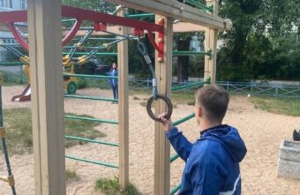 Волонтеры проверяют безопасность игровых площадок города Твери