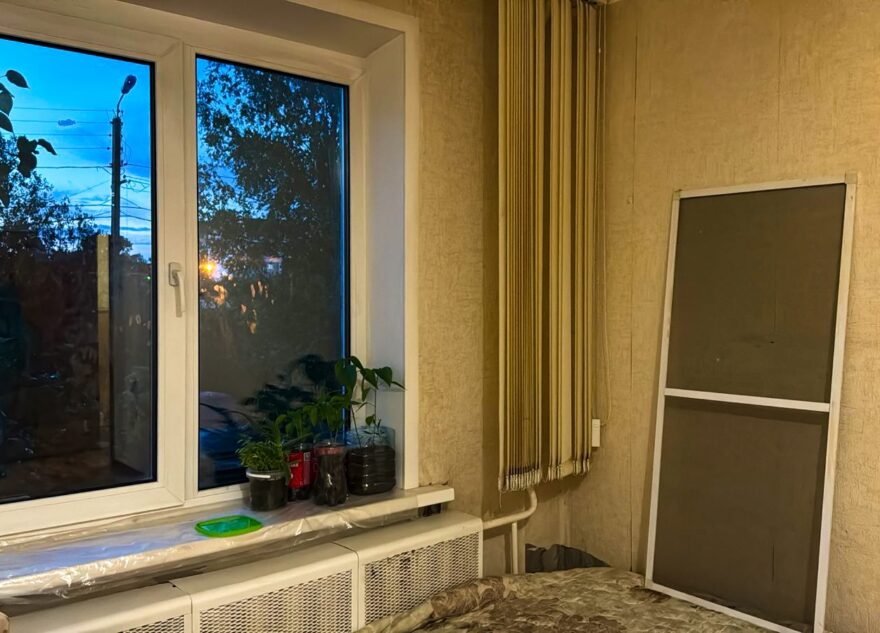 В Твери из окна дома выпал маленький ребенок