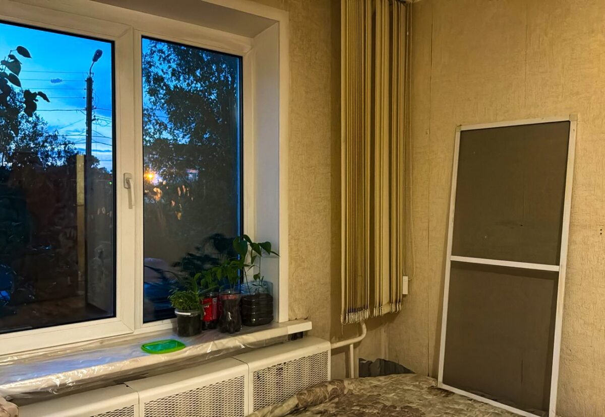 В Твери из окна дома выпал маленький ребенок