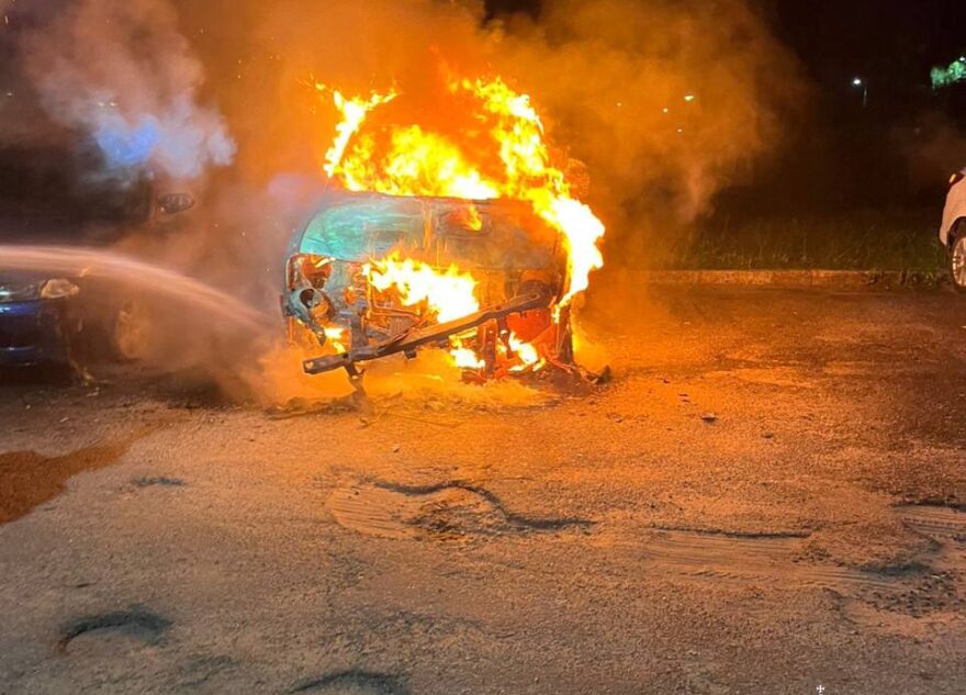 Ночью в Твери сгорел автомобиль