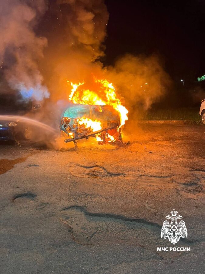 Ночью в Твери сгорел автомобиль