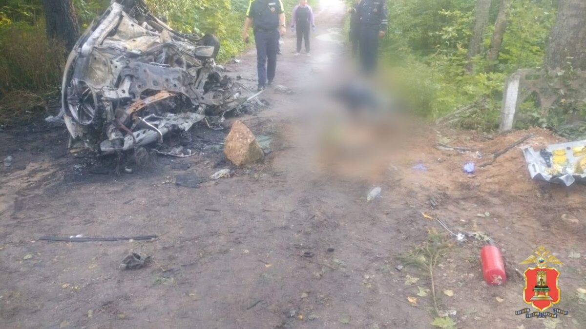 В Тверской области полиция устанавливает обстоятельства ДТП с четырьмя погибшими