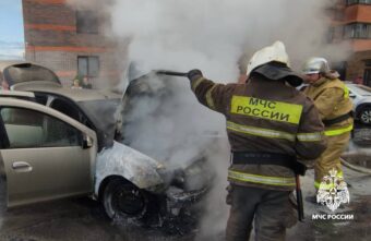 Вечером в Твери загорелся автомобиль