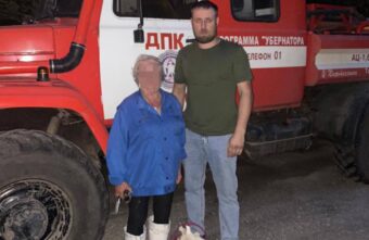 В Тверской области сотрудники МЧС вывели заблудившуюся бабушку из леса В Тверской области сотрудники МЧС вывели заблудившуюся бабушку из леса