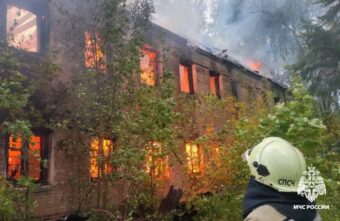 В Тверской области сгорело крупное неэксплуатируемое строение