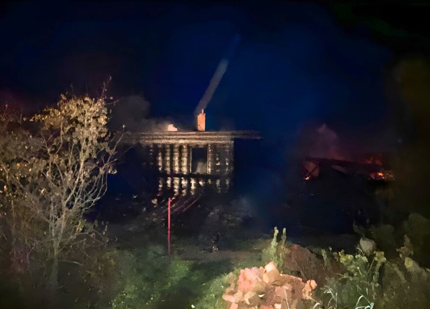 На пожаре в Тверской области сотрудники МЧС нашли тело мужчины На пожаре в Тверской области сотрудники МЧС нашли тело мужчины