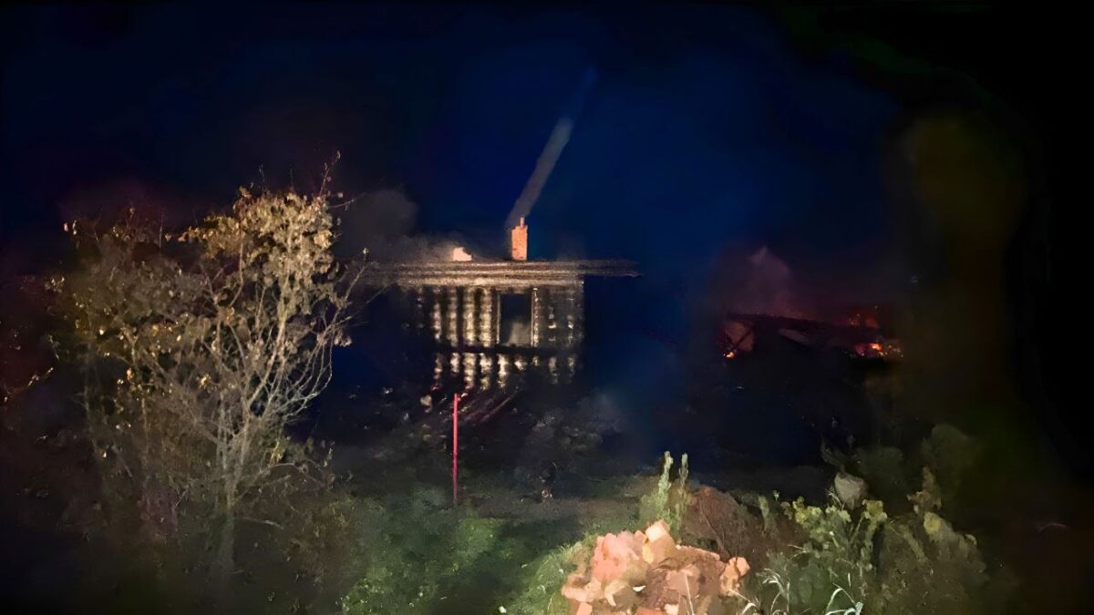 На пожаре в Тверской области сотрудники МЧС нашли тело мужчины