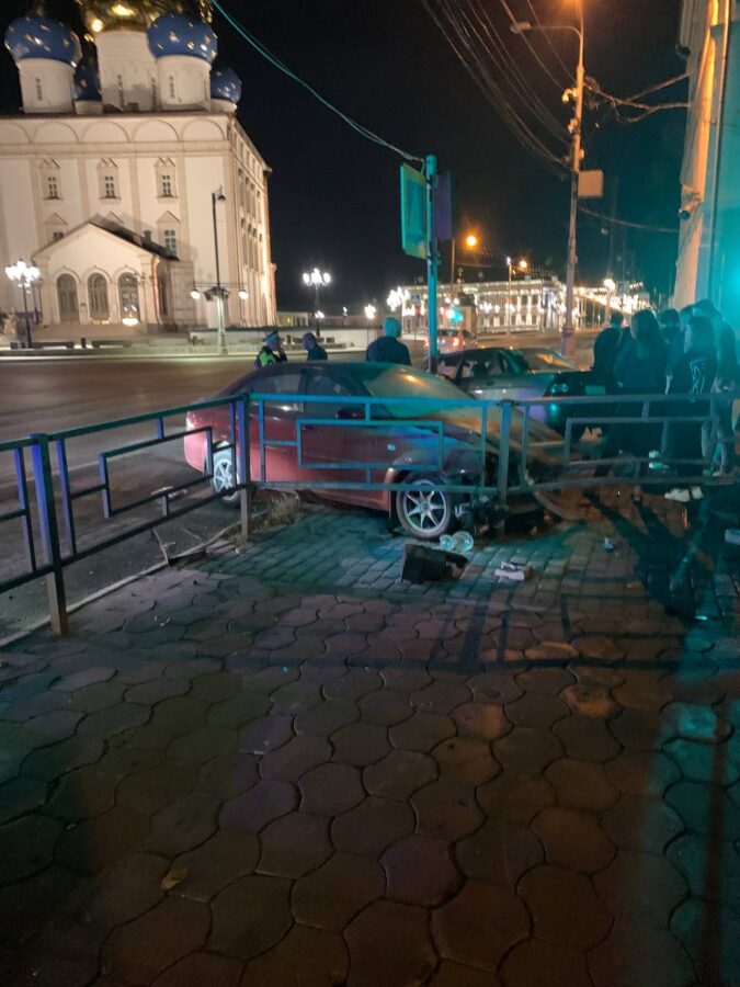 Ночью в центре Твери произошла серьезная авария