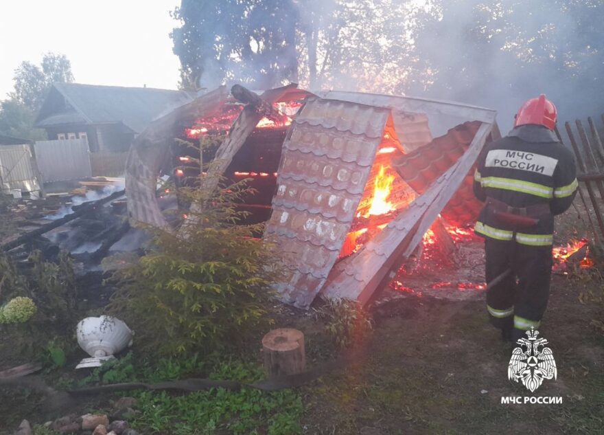 В Тверской области полностью сгорела баня