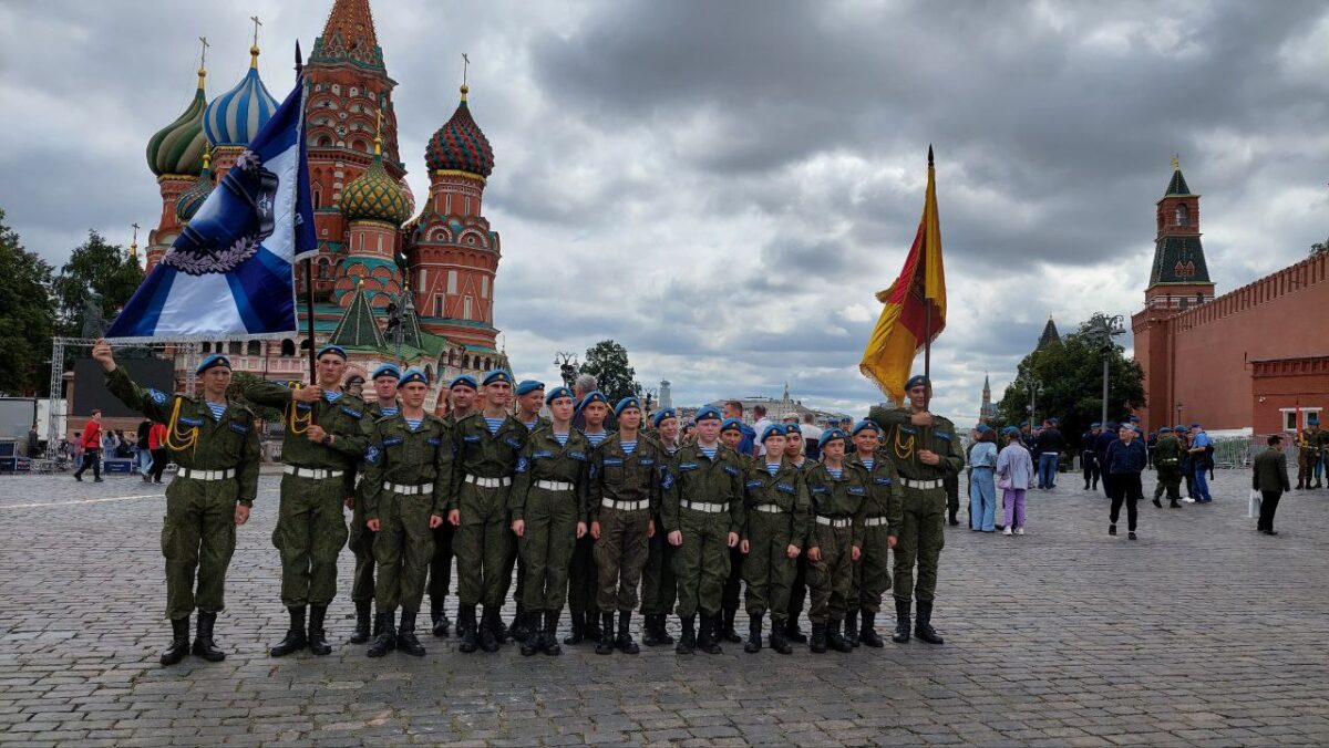 Юные тверитяне приняли участие в торжественном параде ВДВ на Красной площади в Москве Юные тверитяне приняли участие в торжественном параде ВДВ на Красной площади в Москве