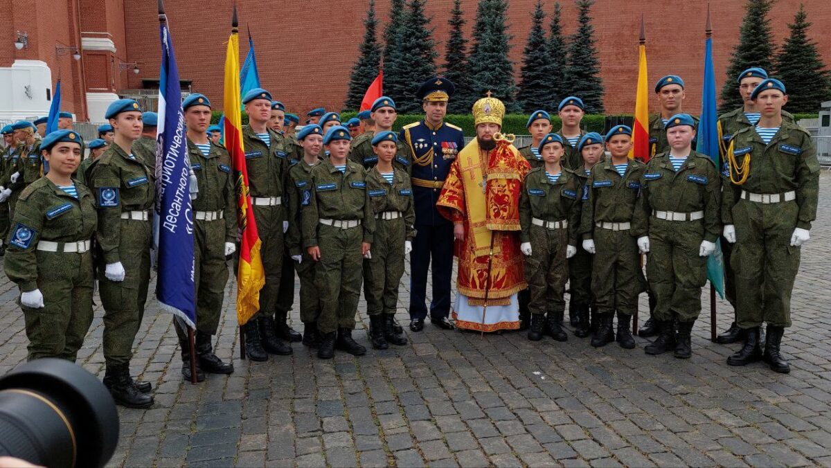 Юные тверитяне приняли участие в торжественном параде ВДВ на Красной площади в Москве