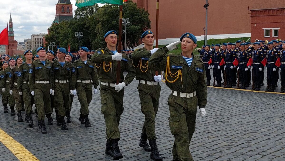 Юные тверитяне приняли участие в торжественном параде ВДВ на Красной площади в Москве