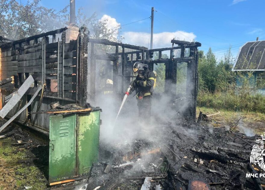 Под Тверью сгорел дотла дачный дом