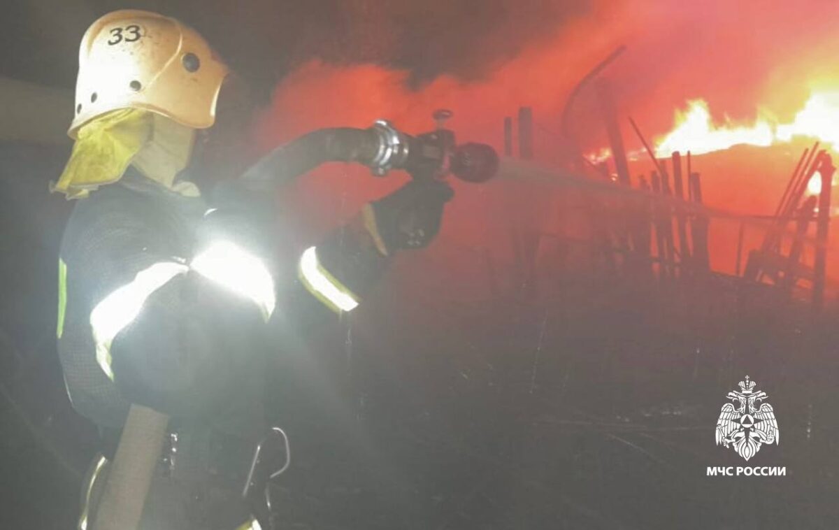 В Тверской области дотла сгорели баня и хозпостройка