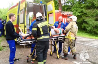 В Тверской области сотрудники МЧС ликвидировали последствия ДТП с пострадавшим В Тверской области сотрудники МЧС ликвидировали последствия ДТП с пострадавшим