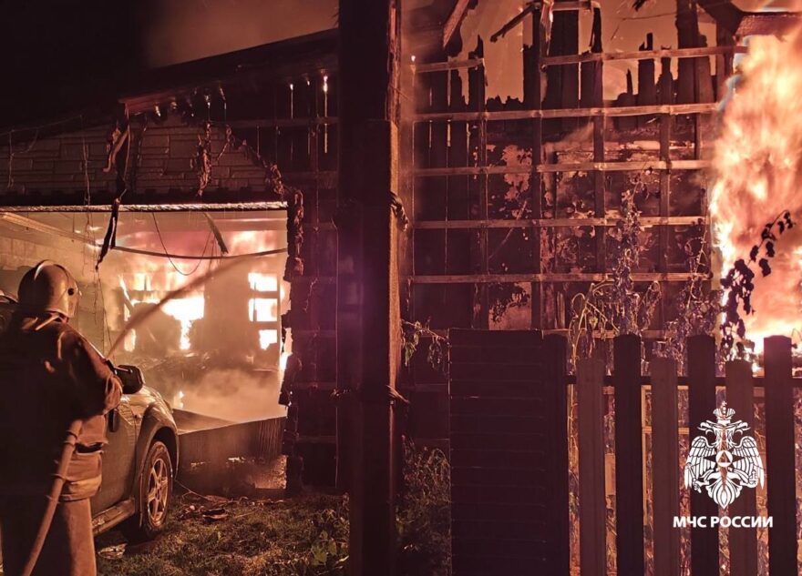 Ночью в Тверской области загорелся жилой дом