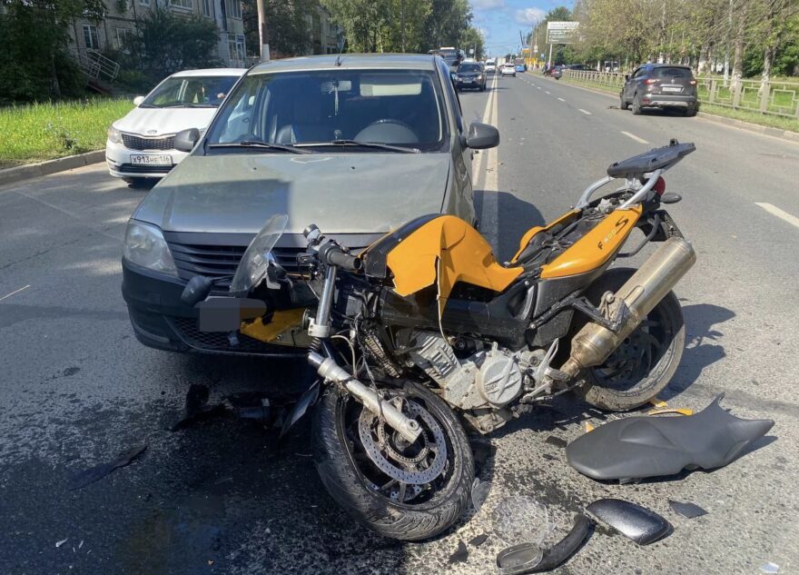 Девушку доставили в больницу после тройного ДТП в Твери