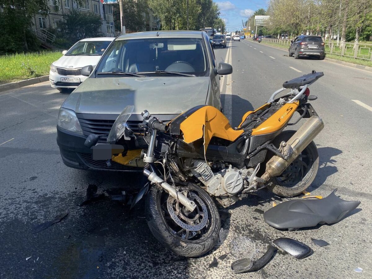 Девушку доставили в больницу после тройного ДТП в Твери