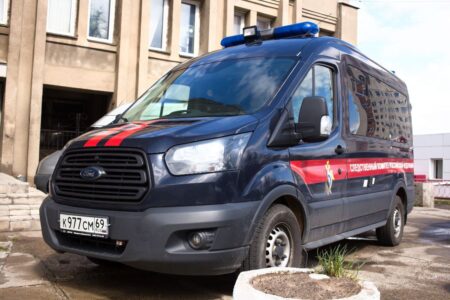 Тело мужчины нашли в квартире в Тверской области