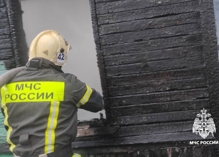 Огонь уничтожил дачный дом в Тверской области