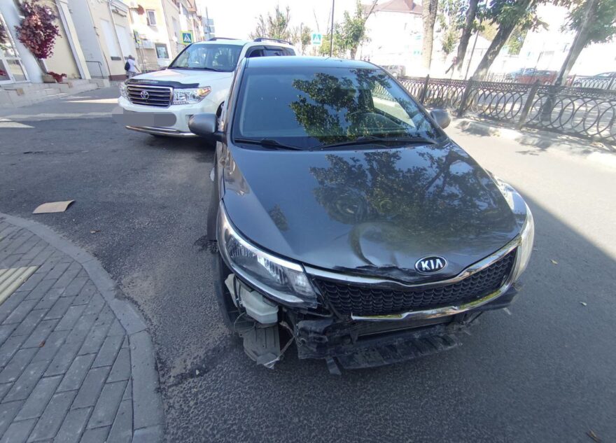 Женщина пострадала в столкновении "Рено" и "Киа" в Твери