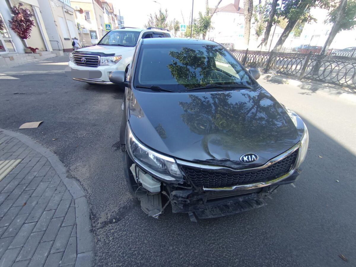 Женщина пострадала в столкновении "Рено" и "Киа" в Твери