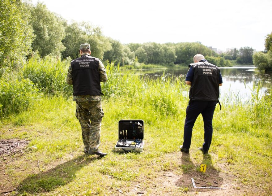 Тело мужчины нашли на берегу озера в Тверской области