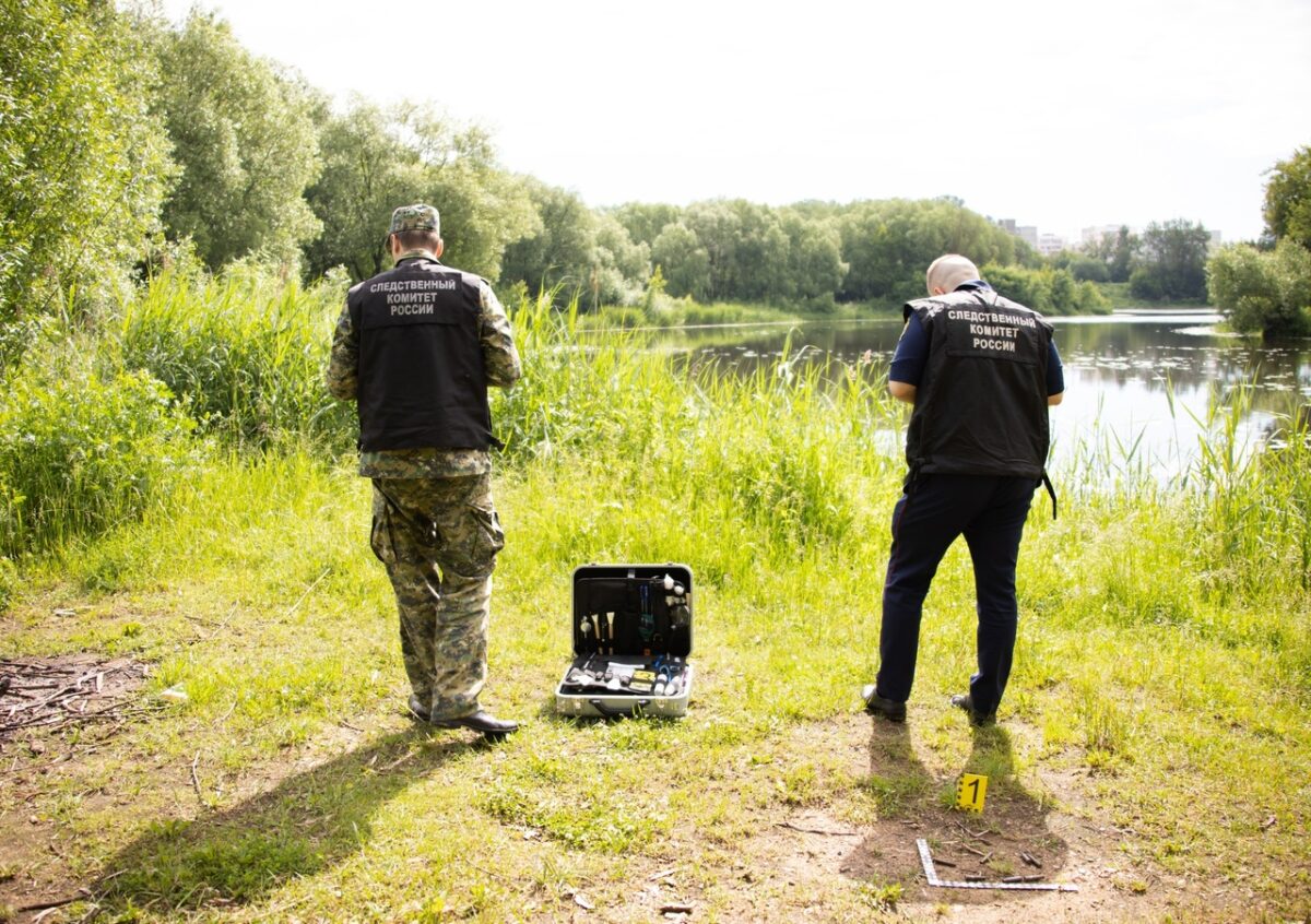 Тело мужчины нашли на берегу озера в Тверской области