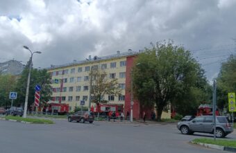 В Твери оперативно ликвидировали пожар в здании общежития
