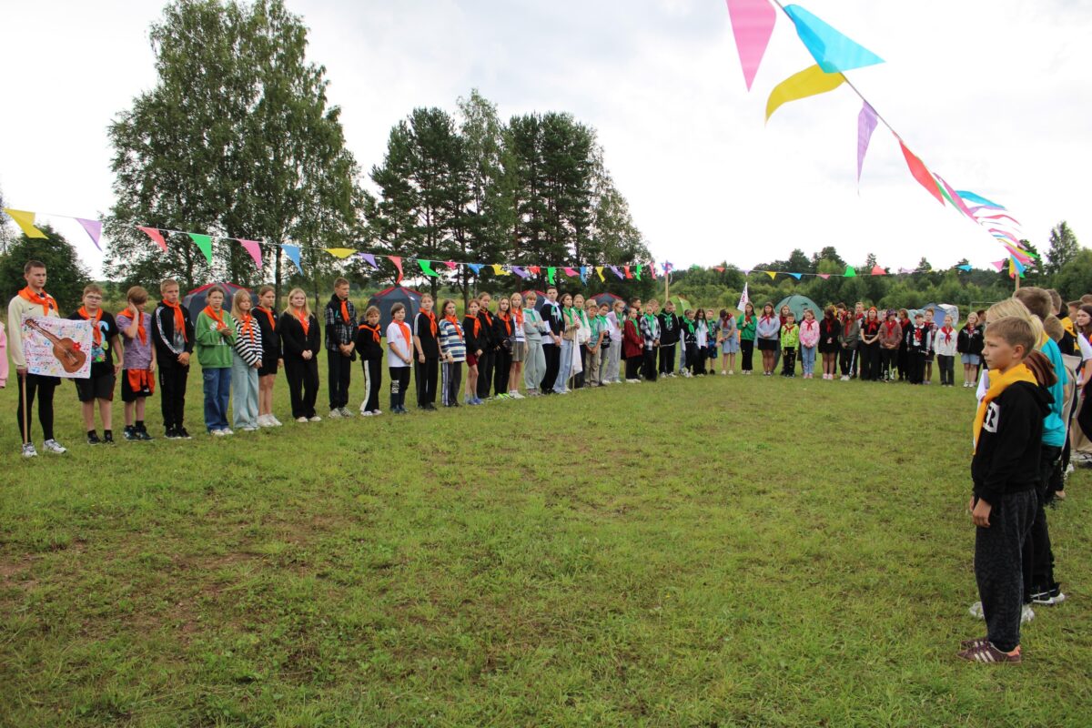 Под Вышним Волочком открыли патриотический лагерь