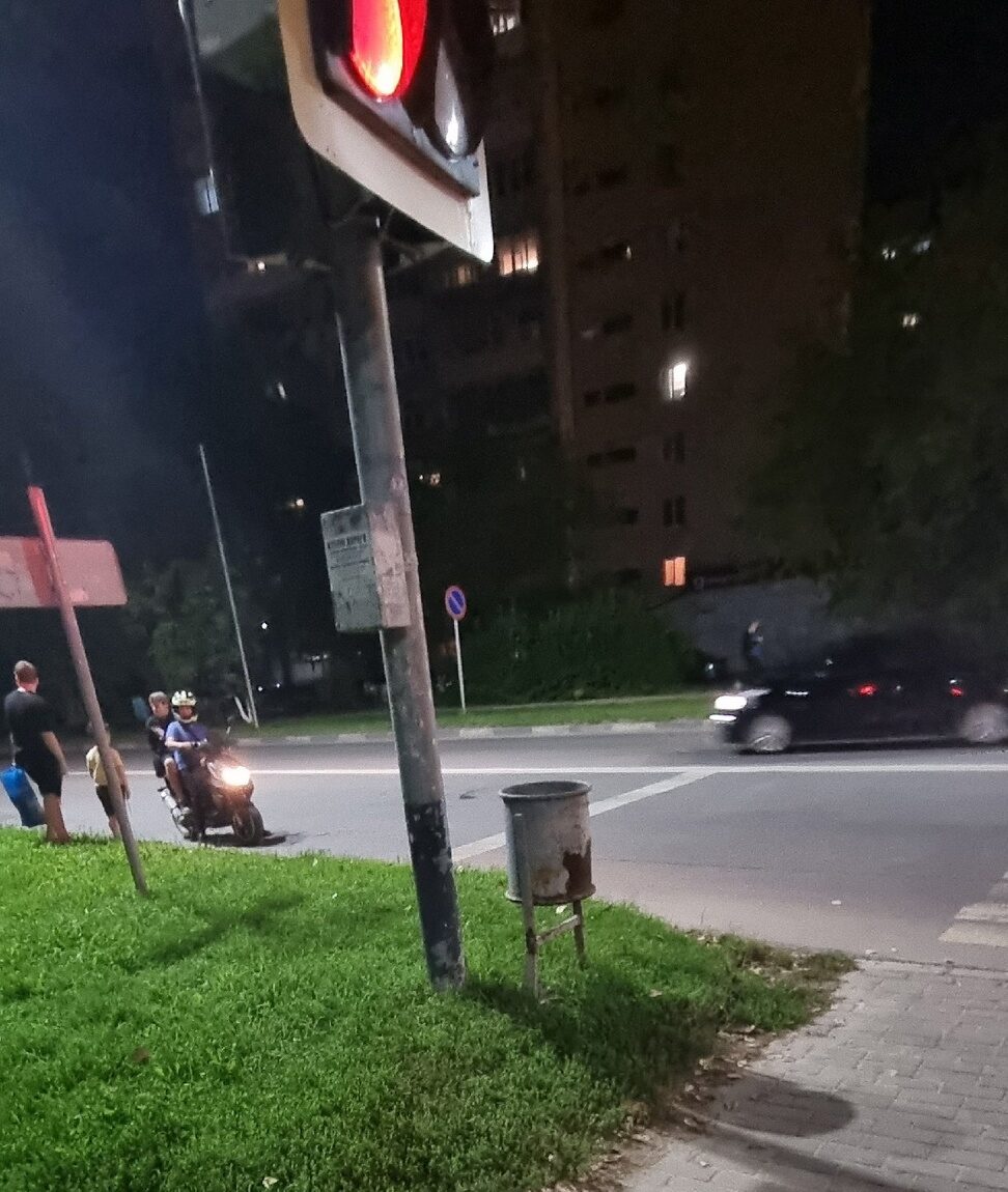 9-летние дети разъезжали по городу в Тверской области на скутере