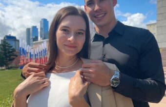 Знаменитая тверская лыжница Наталья Непряева впервые стала мамой