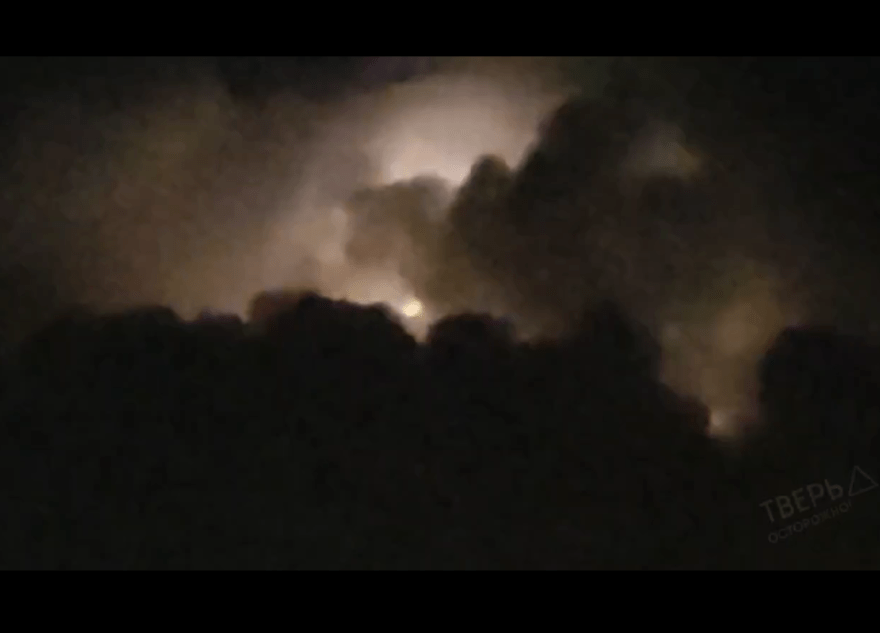 В Твери сняли на видео редкую «сухую» грозу В Твери сняли на видео редкую «сухую» грозу