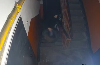 В сети появилось видео поджога в подъезде на Фадеева в Твери В сети появилось видео поджога в подъезде на Фадеева в Твери