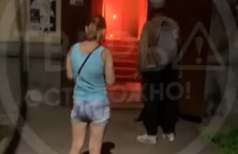 В Твери на Фадеева горит подъезд дома