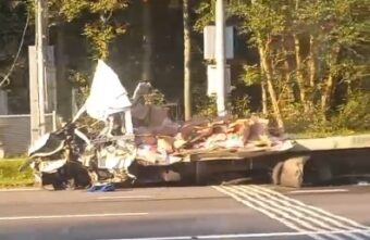 В Тверской области замечен вдребезги разбитый грузовик