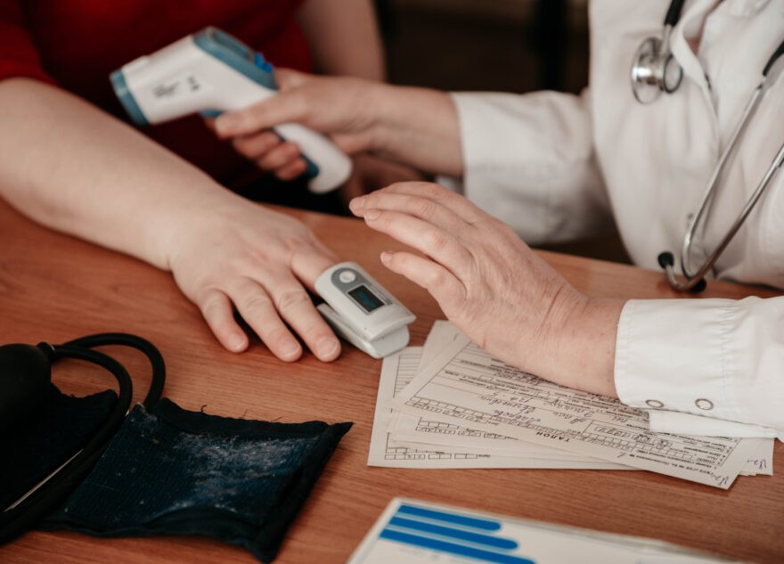 Флеболог назвала первые признаки оторвавшегося тромба