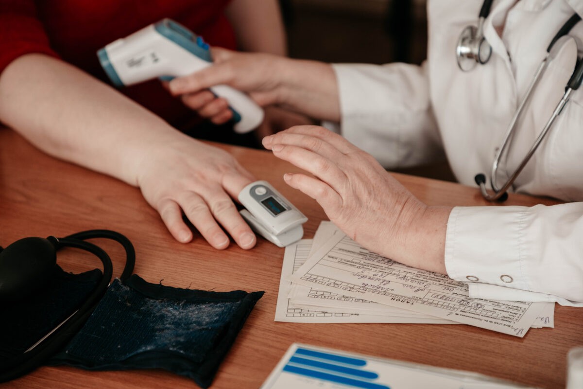 Флеболог назвала первые признаки оторвавшегося тромба