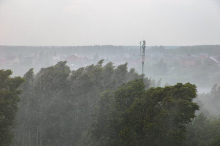 МЧС предупреждает: гроза надвигается на Тверскую область