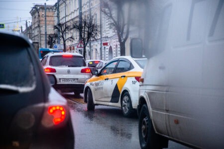 В России мигрантов-таксистов могут обязать сдавать экзамен по вождению В России мигрантов-таксистов могут обязать сдавать экзамен по вождению