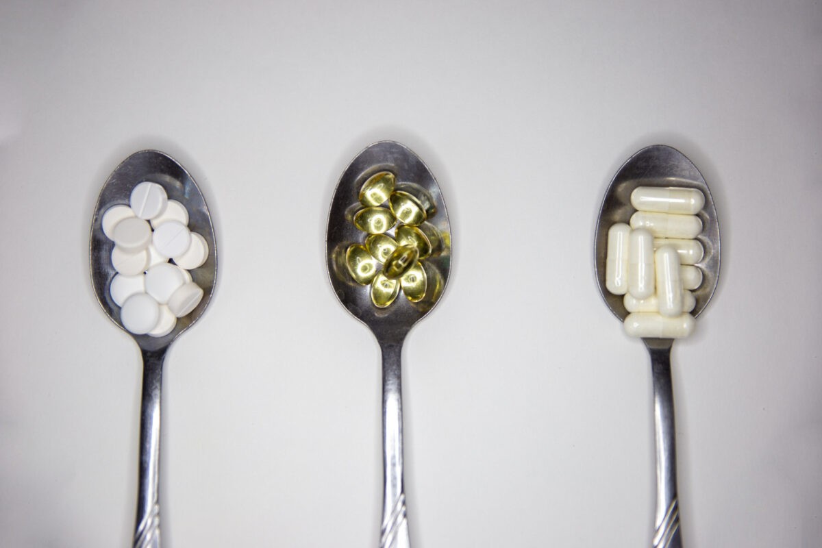 Диетолог рассказал, какие витамины обязательны для мужчин и женщин после 50 лет