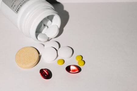 В БАДах с маркетплейсов нашли наркотики и психотропы