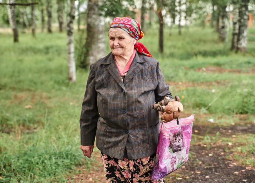 Пенсионерам старше 80 лет и инвалидам прибавили пенсию