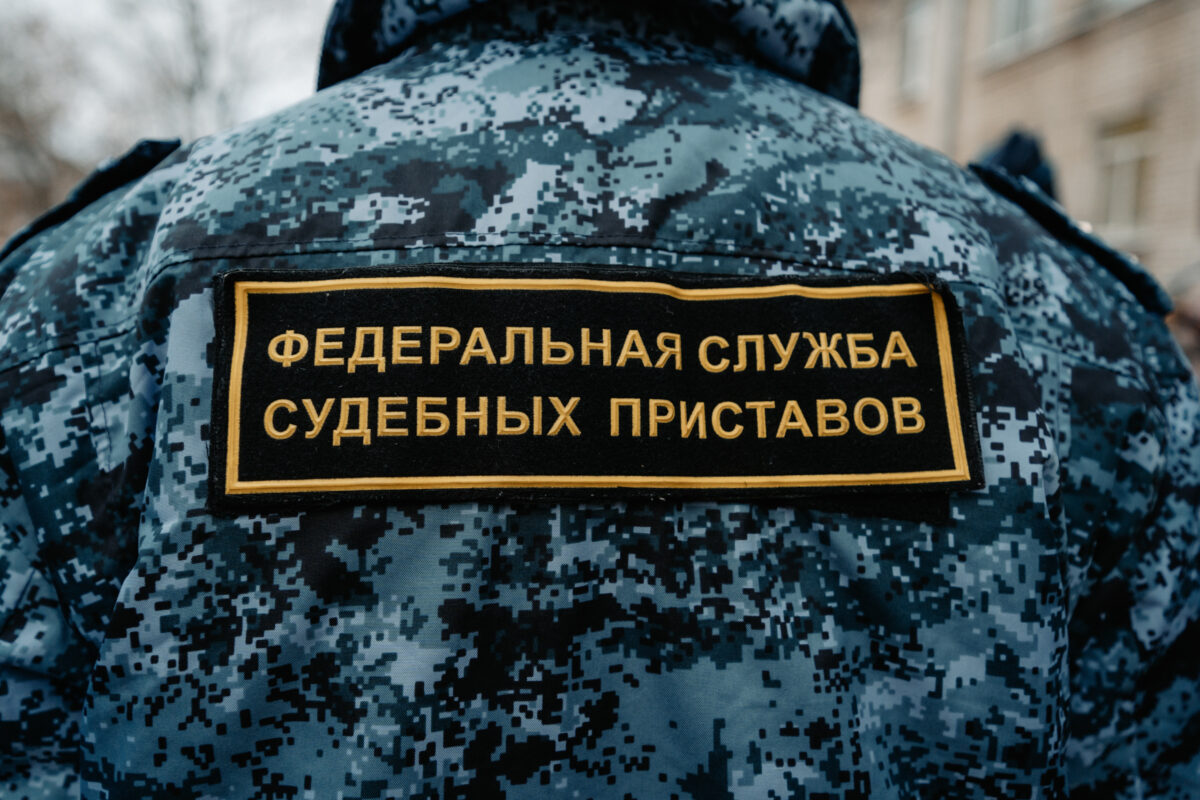 Совет Федерации одобрил закон о праве приставов использовать огнестрельное оружие