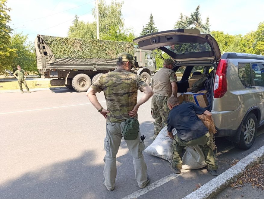 На фронт ушел караван из 5 машин, загруженных гуманитарной помощью и военным имуществом На фронт ушел караван из 5 машин, загруженных гуманитарной помощью и военным имуществом