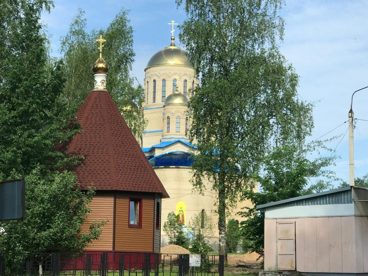 В Тверской области на огромной высоте идет строительство колокольни